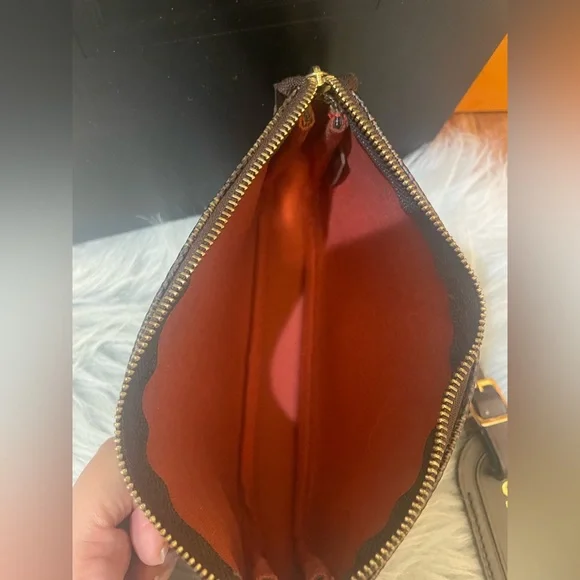 🔥SOLD🔥Authentic Louis Vuitton (Medium)  Damier Ebene Pochette - Picture 6 of 12